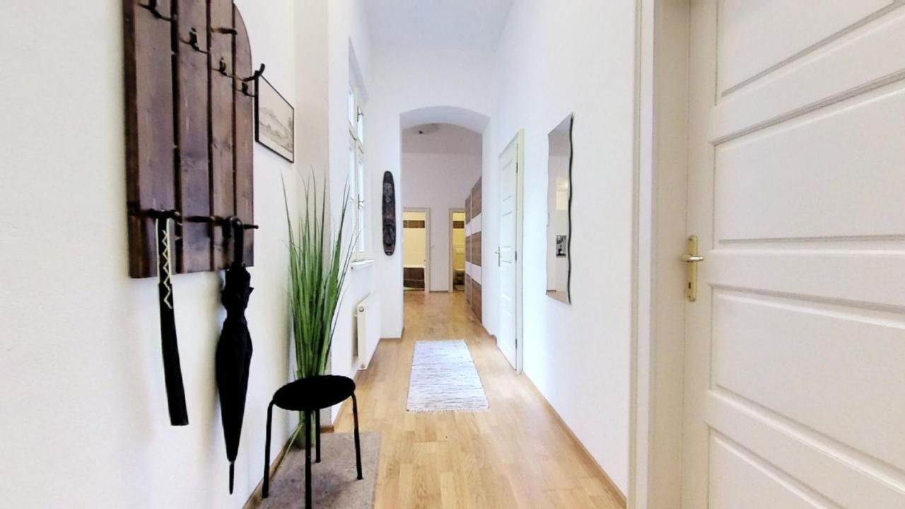 Central Apartmany Biela Street Μπρατισλάβα Εξωτερικό φωτογραφία