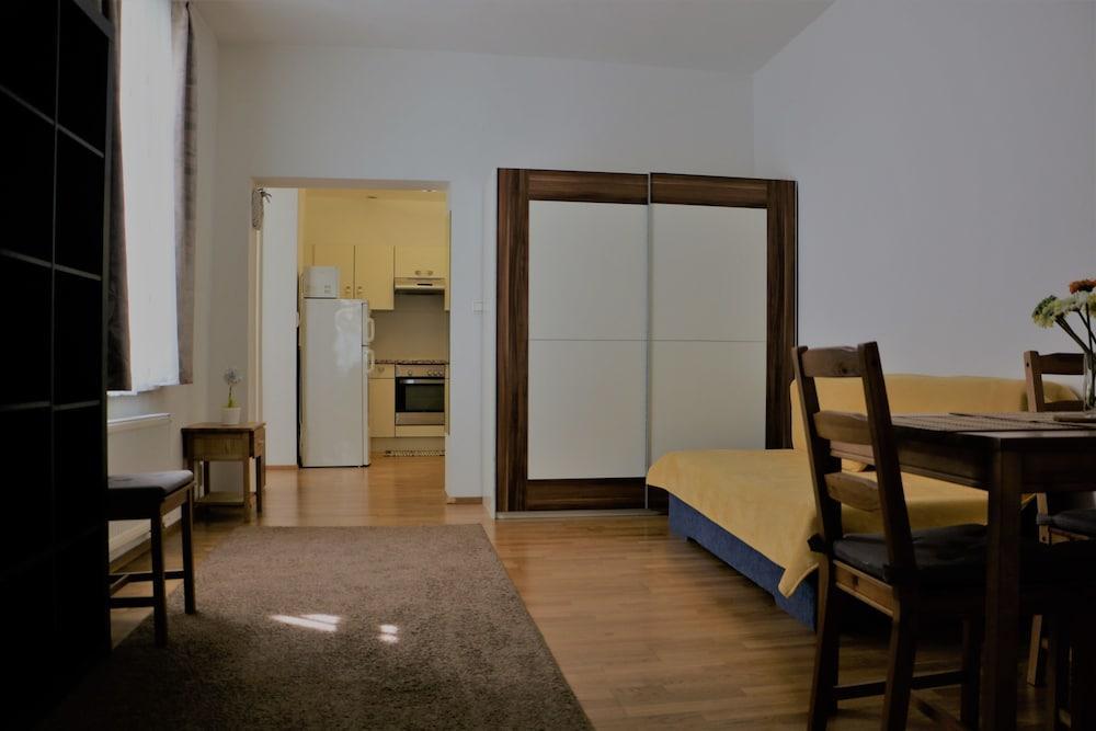 Central Apartmany Biela Street Μπρατισλάβα Εξωτερικό φωτογραφία
