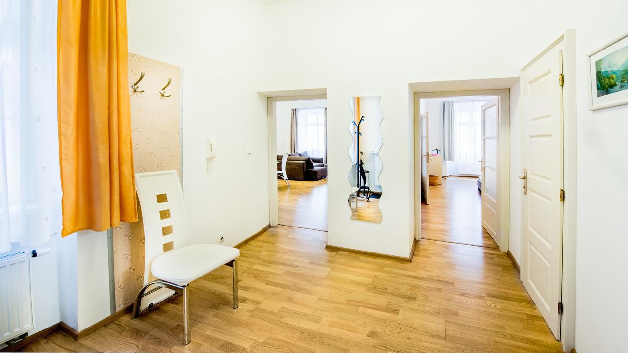 Central Apartmany Biela Street Μπρατισλάβα Εξωτερικό φωτογραφία