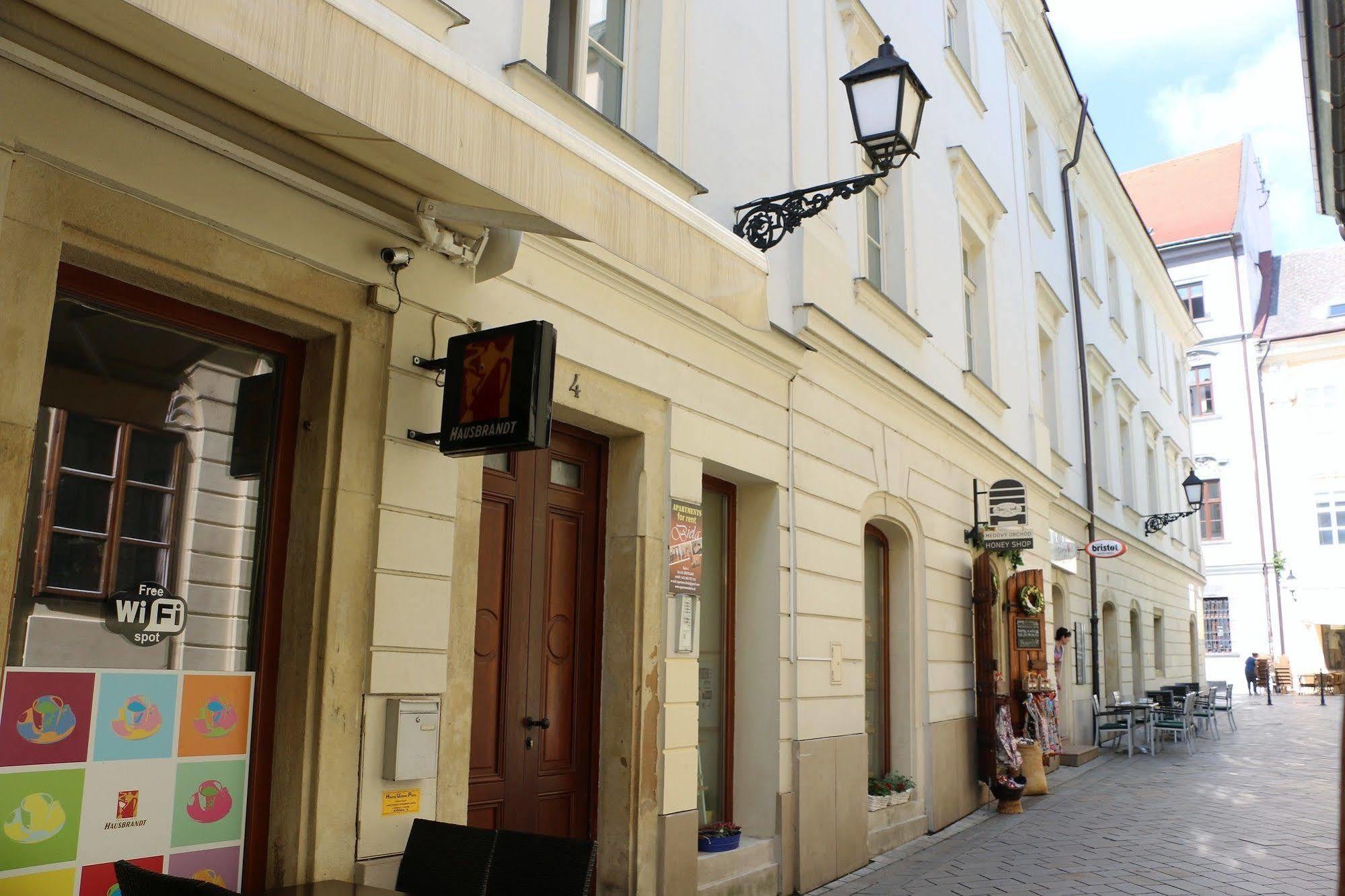 Central Apartmany Biela Street Μπρατισλάβα Εξωτερικό φωτογραφία