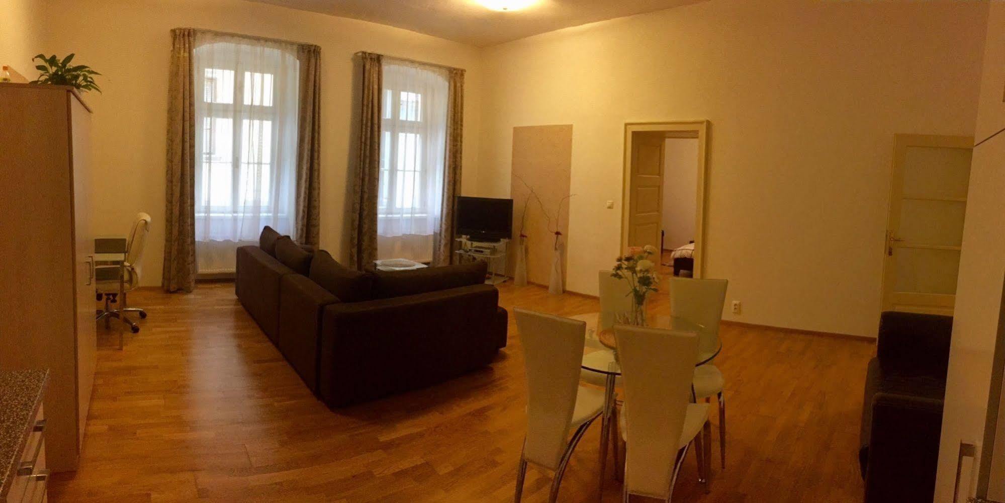 Central Apartmany Biela Street Μπρατισλάβα Εξωτερικό φωτογραφία